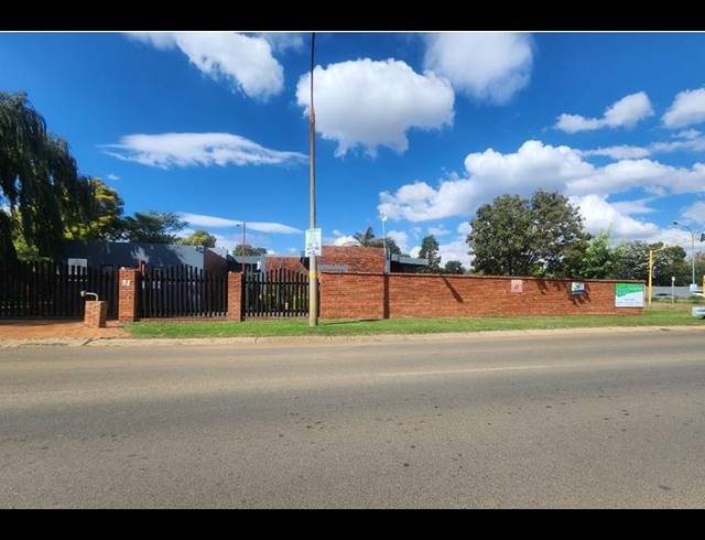 5 BEDROOM HOUSE FOR SALE IN BRACKENHURST